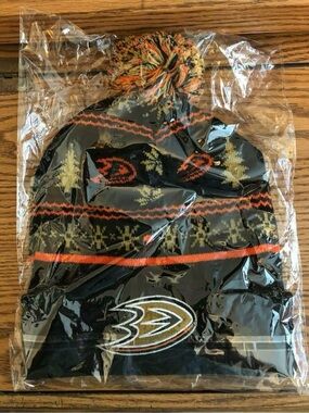 Anaheim Ducks Holiday Beanie